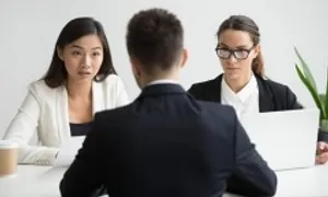 Đằng sau chuyện nữ thủ khoa chật vật nộp 61 CV xin việc Đằng sau chuyện nữ thủ khoa chật vật nộp 61 CV xin việc