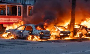 Ukraine nói 13 người thiệt mạng vì đòn tập kích bom lượn của Nga Ukraine nói 13 người thiệt mạng vì đòn tập kích bom lượn của Nga