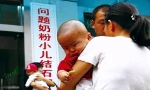 Nỗ lực phanh phui bê bối hơn 700 tấn sữa nhiễm độc của bác sĩ Trung Quốc